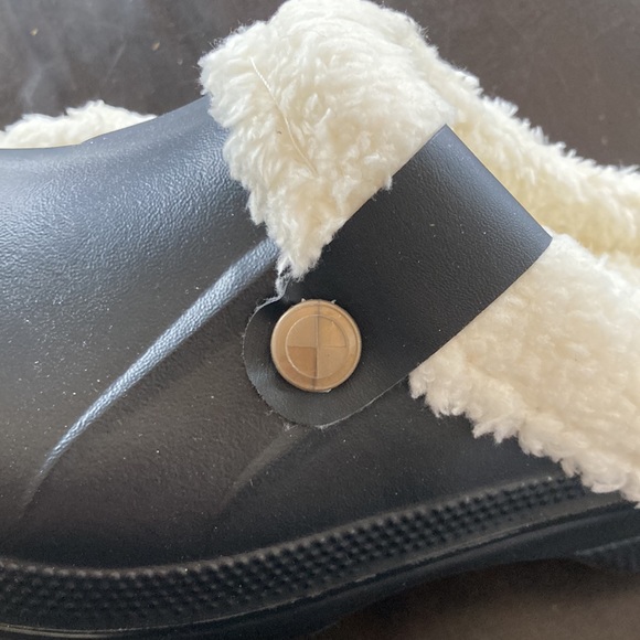 NWT! Clogs with fleece - Picture 5 of 6
